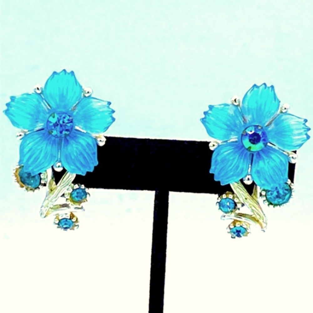 Selro Vintage Mid Century Blue Lucite Flower And AB Rhinestone Clip On Earrings - Picture 3 of 5